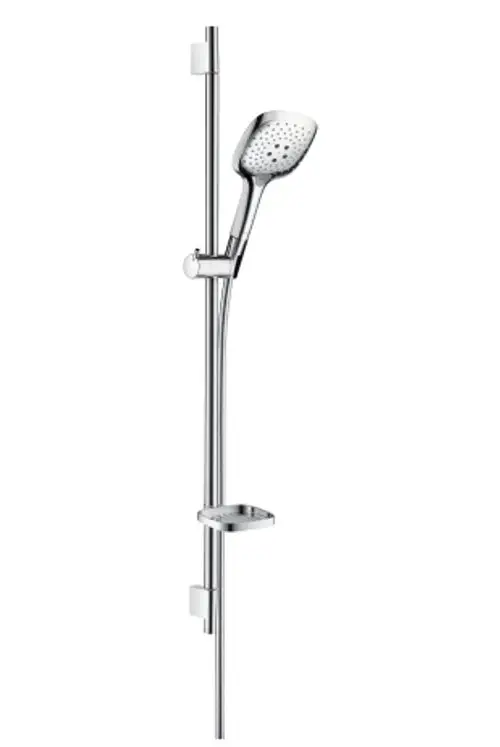 Hansgrohe Duschset mit verstellbarer Handbrause, montiert an einer vertikalen Brausestange, inklusive einer Seifenschale, alles in chromfarbener Oberfläche.